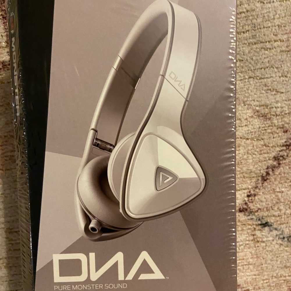 "BcTlyInc DNA On-Ear Headphones, White/Grey (New)